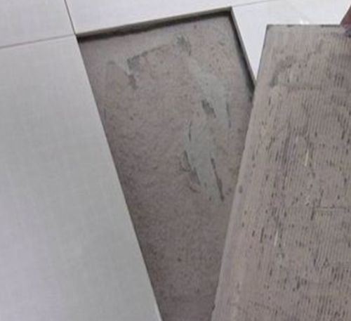 光泽瓷砖空鼓维修公司分享瓷砖铺贴时如果打浆（即涂抹在瓷砖背面和基层上的砂浆或瓷砖胶）过少，会带来以下问题